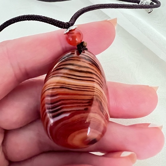 Natural Banded Madagascan Agate Necklace - Picture 3 of 4
